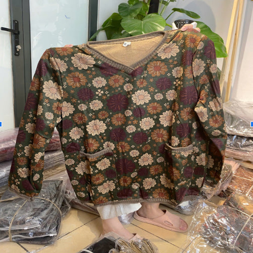 Áo T-shirt dài tay dệt kim cổ V in hoa lá - A179