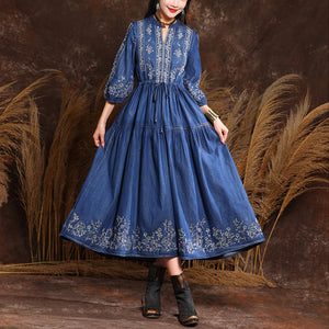 Đầm liền denim tay lửng cổ tròn thêu hoa lá retro eo thắt dây - NU9366