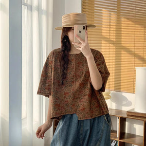 Áo T-shirt ngắn tay cổ tròn in hoa lá vạt lệch - A794