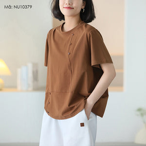 Áo T-shirt ngắn tay cổ tròn kiểu đính khuy lệch - NU10379