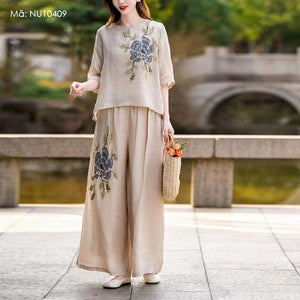 Bộ đồ linen gồm baggy ống rộng và áo T-shirt ngắn tay cổ tròn thêu đồng nhất - NU10409