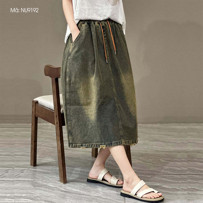 Chân váy denim lưng thun dây rút thêu hoa một bên - NU9192