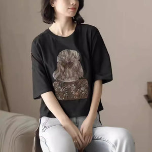 Áo T-shirt ngắn tay cổ tròn in cô gái quay lưng - NU10206
