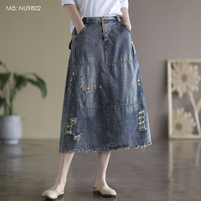 Chân váy denim lưng thun ba khuy cài thêu hoa lá - V007
