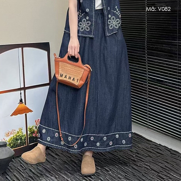 Chân váy denim lưng thun thêu hoa viền - V082