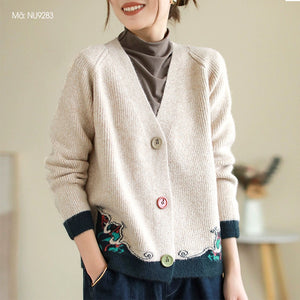 Áo khoác len đan dài tay cổ V hoa văn retro ba khuy - NU9282