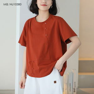 Áo T-shirt ngắn tay cổ tròn kiểu đính khuy lệch - NU10379