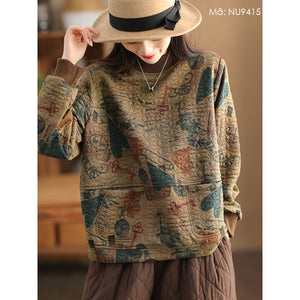 Áo T-shirt dài tay cổ tròn in hoa văn retro túi vuông - NU9414