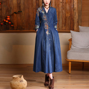 Đầm liền denim tay lửng cổ V thêu hoa văn trừu tượng - NU9364