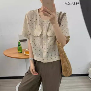 Áo sơ mi linen ngắn tay cổ tròn hai túi vuông chấm bi - A838