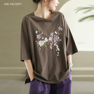 Áo T-shirt ngắn tay cổ tròn thêu hoa lá - NU10370