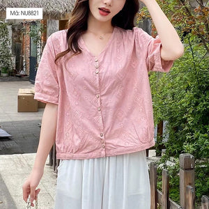 Áo sơ mi ngắn tay cổ V thêu hoa văn ô vuông đồng màu - NU8820