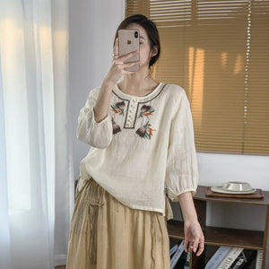 Áo sơ mi linen tay lửng cổ tròn thêu retro đối xứng - A680