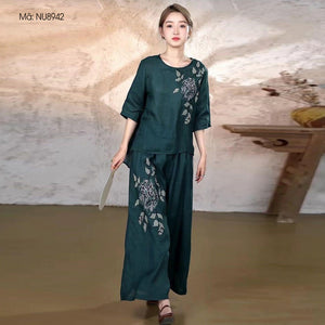 Bộ đồ linen gồm áo T-shirt ngắn tay cổ tròn và quần baggy thêu hoa - NU8941