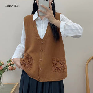 Áo len gile cổ V hai túi vuông đan hoa văn retro - A184