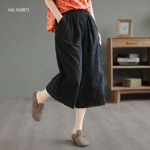 Quần baggy linen lửng lưng thun ống rộng phối ren thêu hoa văn - NU8872