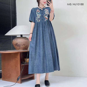 Đầm liền denim ngắn tay cổ tròn xẻ V thêu hoa văn retro - NU10187