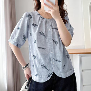 Áo sơ mi linen ngắn tay cổ tròn xếp ly thêu những chiếc lá - A877