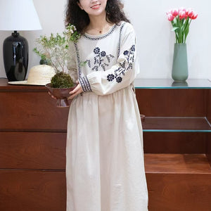Đầm liền linen dài tay cổ tròn thêu hoa văn retro chiết eo - D039