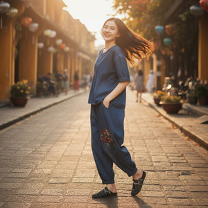 Bộ đồ denim gồm áo sơ mi ngắn tay và quần baggy lửng thêu hoa lá - B022