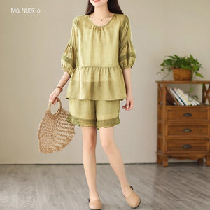 Bộ đồ linen gồm áo T-shirt tay lửng cổ tròn và quần sooc kiểu đính ren - NU8916