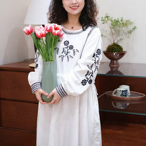 Đầm liền linen dài tay cổ tròn thêu hoa văn retro chiết eo - D039