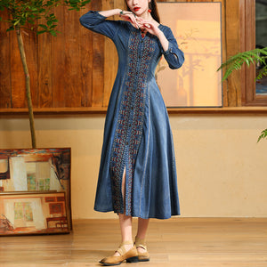 Đầm liền denim tay lửng cổ tròn khuy cài thêu hoa văn đối xứng - NU9368