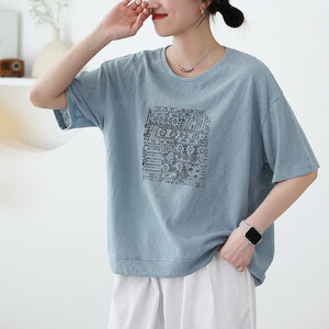 Áo T-shirt ngắn tay cổ tròn in trừu tượng ô vuông - A850