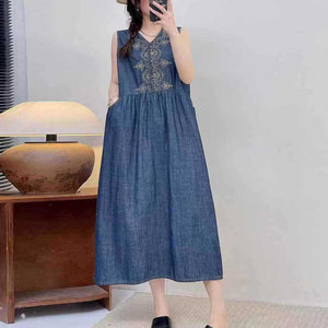 Đầm liền denim sát nách cổ V thêu retro trước ngực - D050