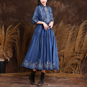 Đầm liền denim tay lửng cổ tròn thêu hoa lá retro eo thắt dây - NU9366
