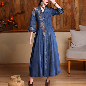 Đầm liền denim tay lửng cổ V thêu hoa văn trừu tượng - NU9364