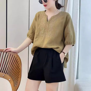 Áo sơ mi linen ngắn tay cổ V thêu hoa văn trừu tượng - NU10181