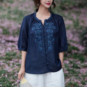 Áo sơ mi linen ngắn tay cổ tròn xẻ V thêu hoa đối xứng - NU9994