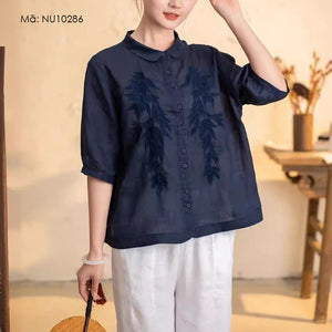 Áo sơ mi linen ngắn tay cổ pipi thêu hoa đối xứng đồng màu - NU10284