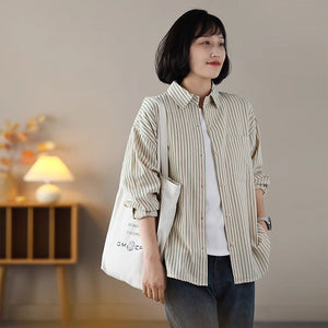 Áo sơ mi dài tay cổ đức một túi vuông kẻ sọc form rộng - NU9102