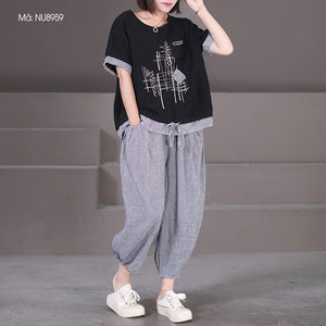 Bộ đồ linen gồm áo T-shirt ngắn tay hoa văn trừu tượng và quần baggy caro - NU8957