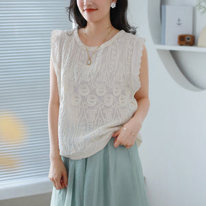 Áo T-shirt sát nách cổ tròn thêu hoa văn retro - A907