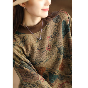 Áo T-shirt dài tay cổ tròn in hoa văn retro túi vuông - NU9414