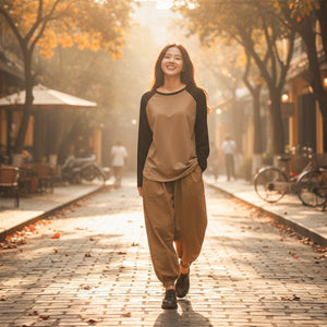 Áo T-shirt dài tay lệch màu cổ tròn in chữ nhỏ - A089