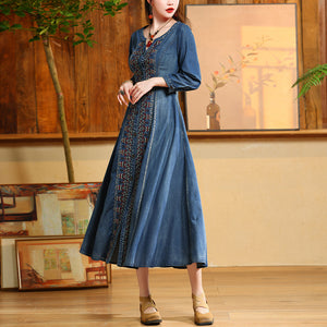 Đầm liền denim tay lửng cổ tròn khuy cài thêu hoa văn đối xứng - NU9368