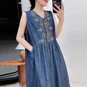 Đầm liền denim sát nách cổ V thêu retro trước ngực - D050