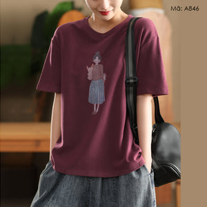Áo T-shirt ngắn tay cổ tròn in cô gái và bánh mì - A036