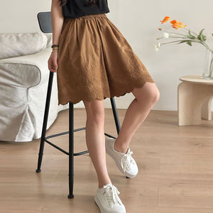 Quần sooc lưng thun thêu hoa văn đồng màu gấu lượng sóng - NU10340