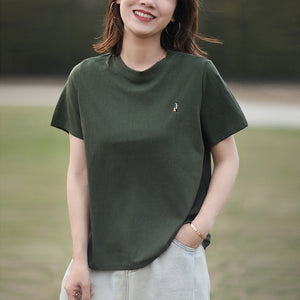 Áo T-shirt ngắn tay cổ tròn thêu hai người - A021