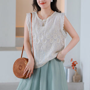 Áo T-shirt sát nách cổ tròn thêu hoa văn retro - A907