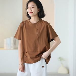 Áo T-shirt ngắn tay cổ tròn kiểu đính khuy lệch - NU10379