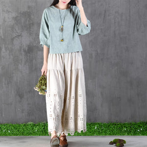Áo T-shirt linen tay lửng cổ tròn thêu hoa lá đồng màu tay xếp ly - NU9091