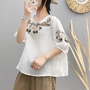 Áo T-shirt linen ngắn tay cổ tròn đính ren thêu hoa lá - NU10460