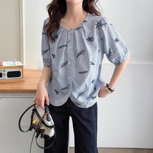 Áo sơ mi linen ngắn tay cổ tròn xếp ly thêu những chiếc lá - A877