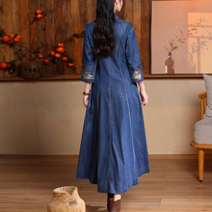 Đầm liền denim tay lửng cổ V thêu hoa văn trừu tượng - NU9364